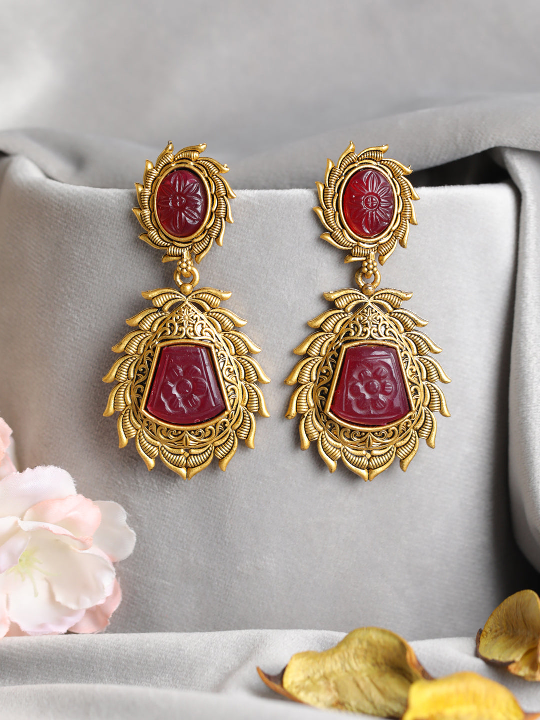Rose gold DIVAS' DREAM Earrings Red with 0.07 ct Diamonds,Carnelian |  Bulgari Official Store